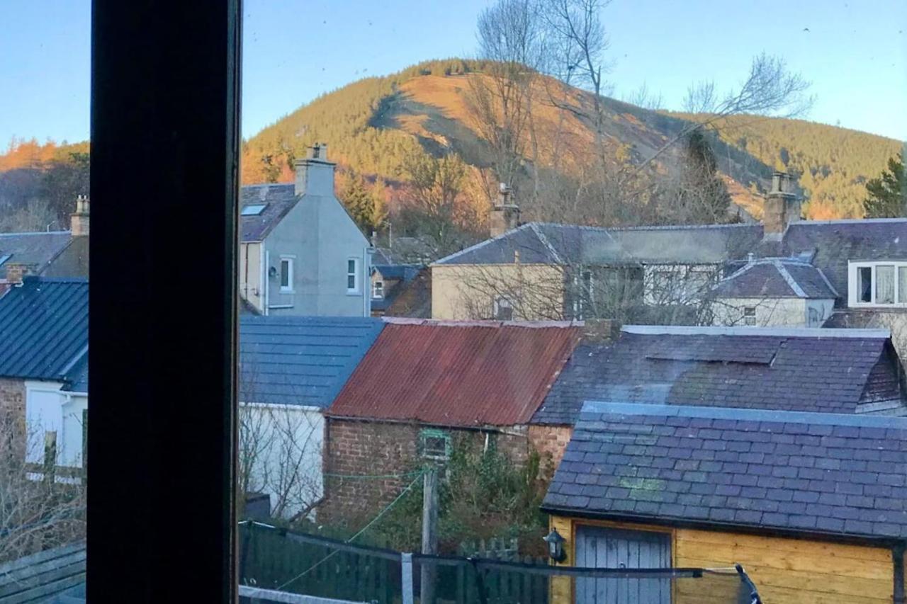 The Morningside Apartment Charming Stylish Apartment In The Centre Of Innerleithen Esterno foto